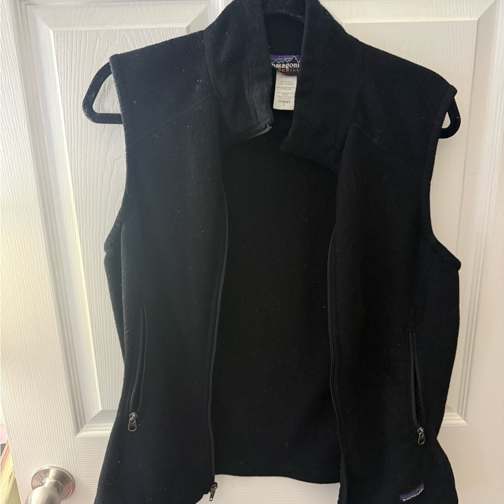 Patagonia Women's Black Fleece Vest - Picture 2 of 8